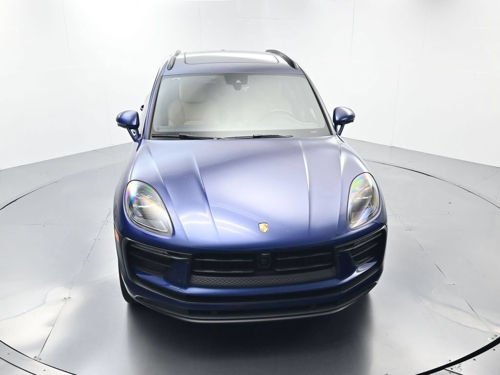 Certified 2025 Porsche Macan AWD/4WD image 42