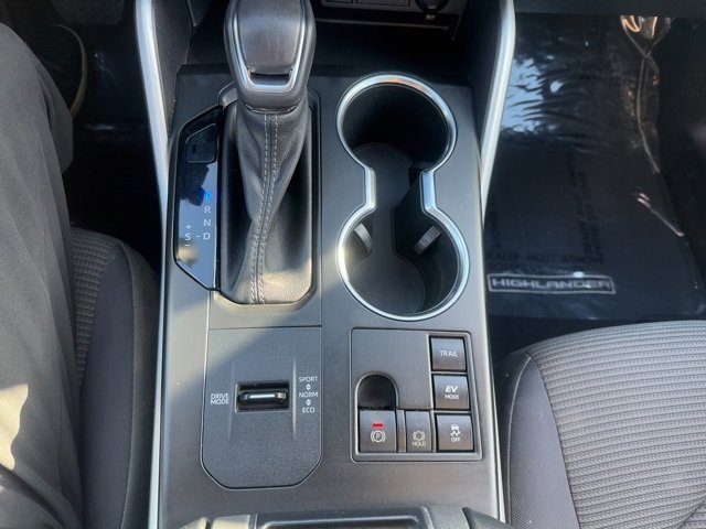 Used 2023 Toyota Highlander LE image 17