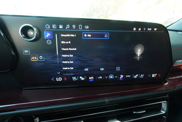 Used 2024 Chevrolet Traverse RS image 15