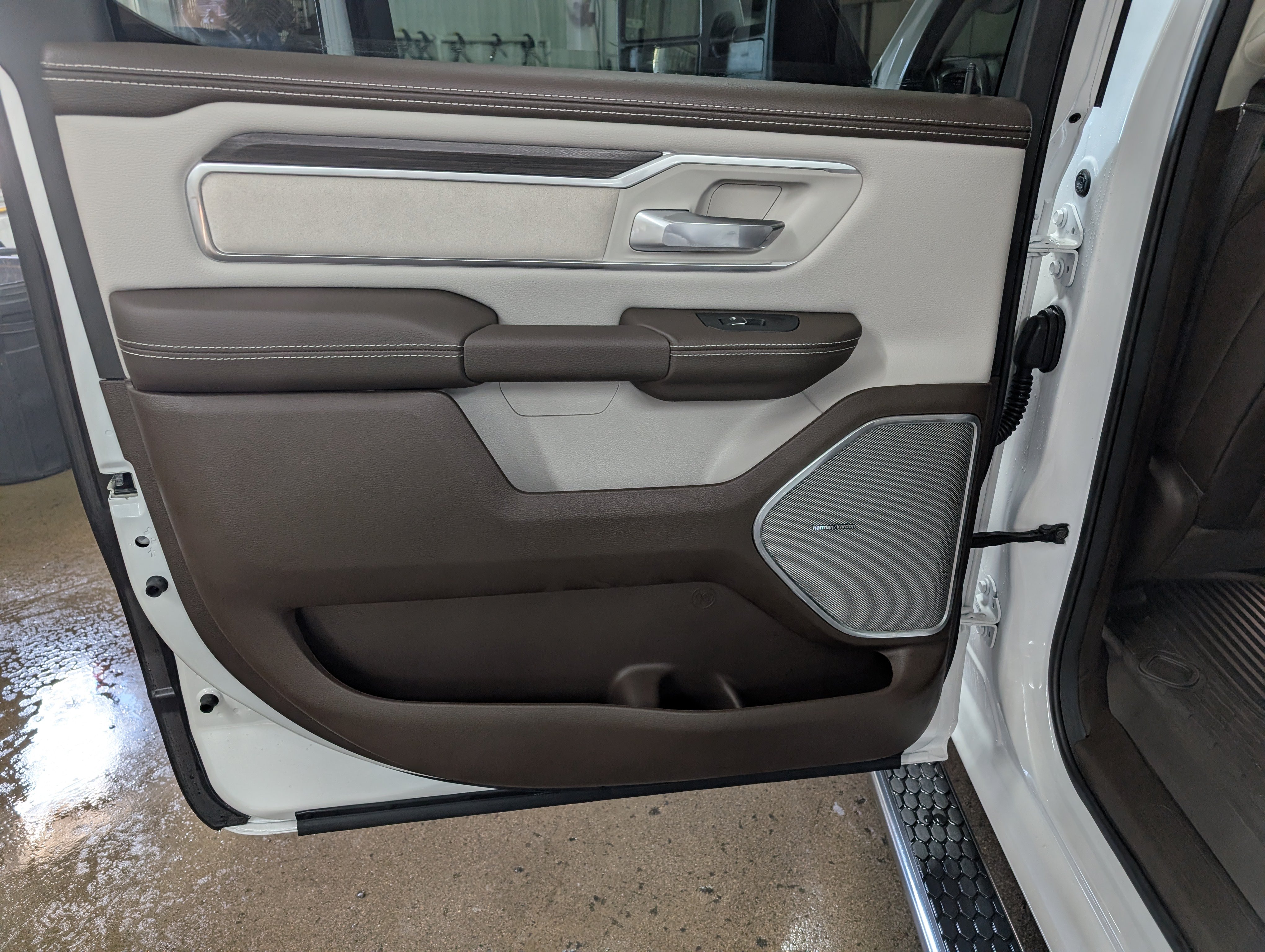New 2026 RAM 1500 Laramie AWD/4WD image 11