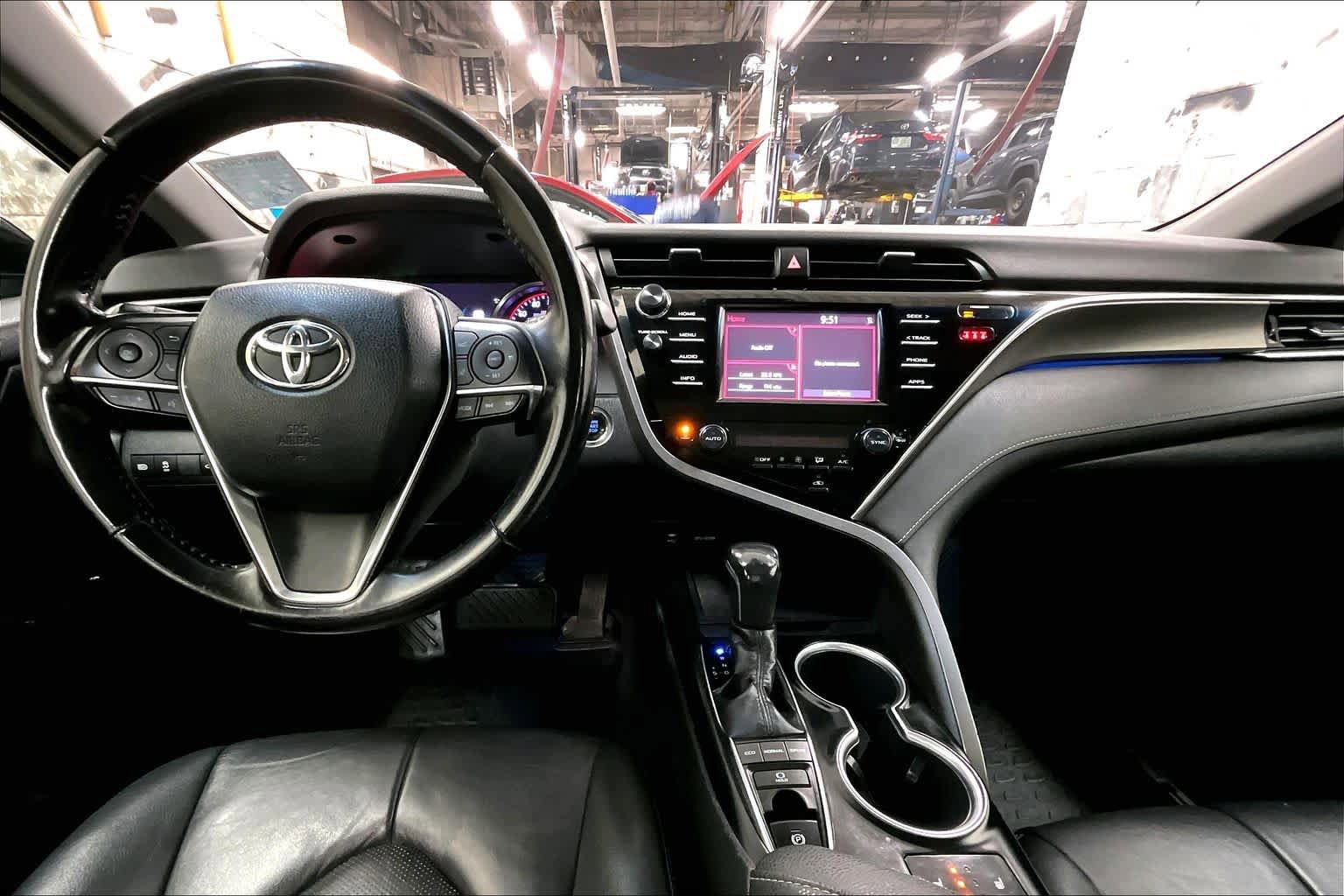 Used 2018 Toyota Camry XSE FWD image 15