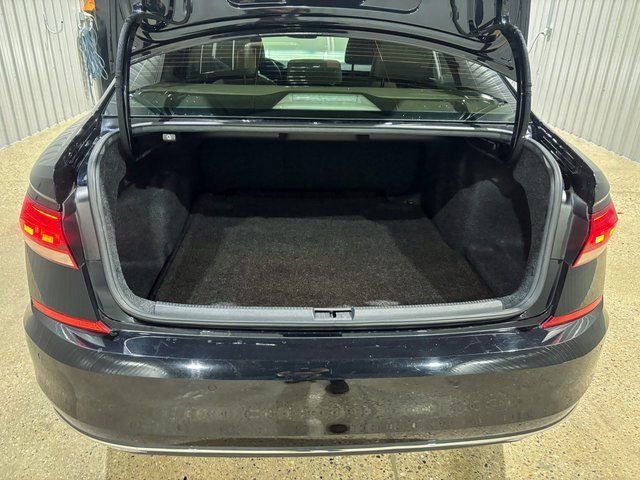 Used 2020 Volkswagen Passat 2.0T SEL image 5