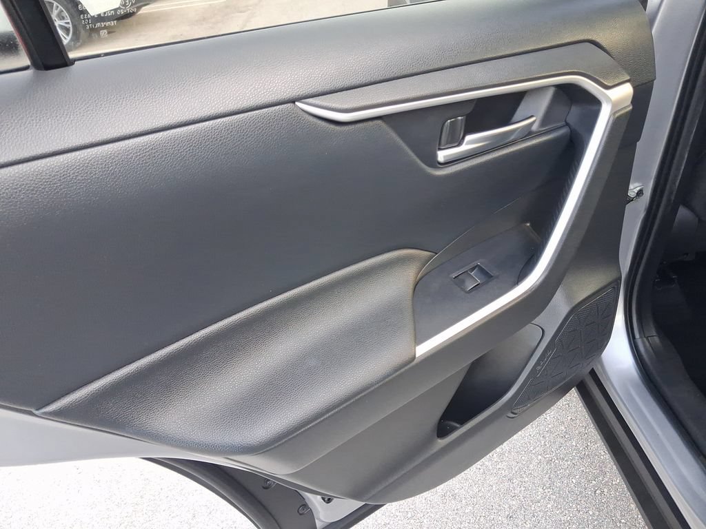 Used 2020 Toyota RAV4 XLE Premium FWD image 11