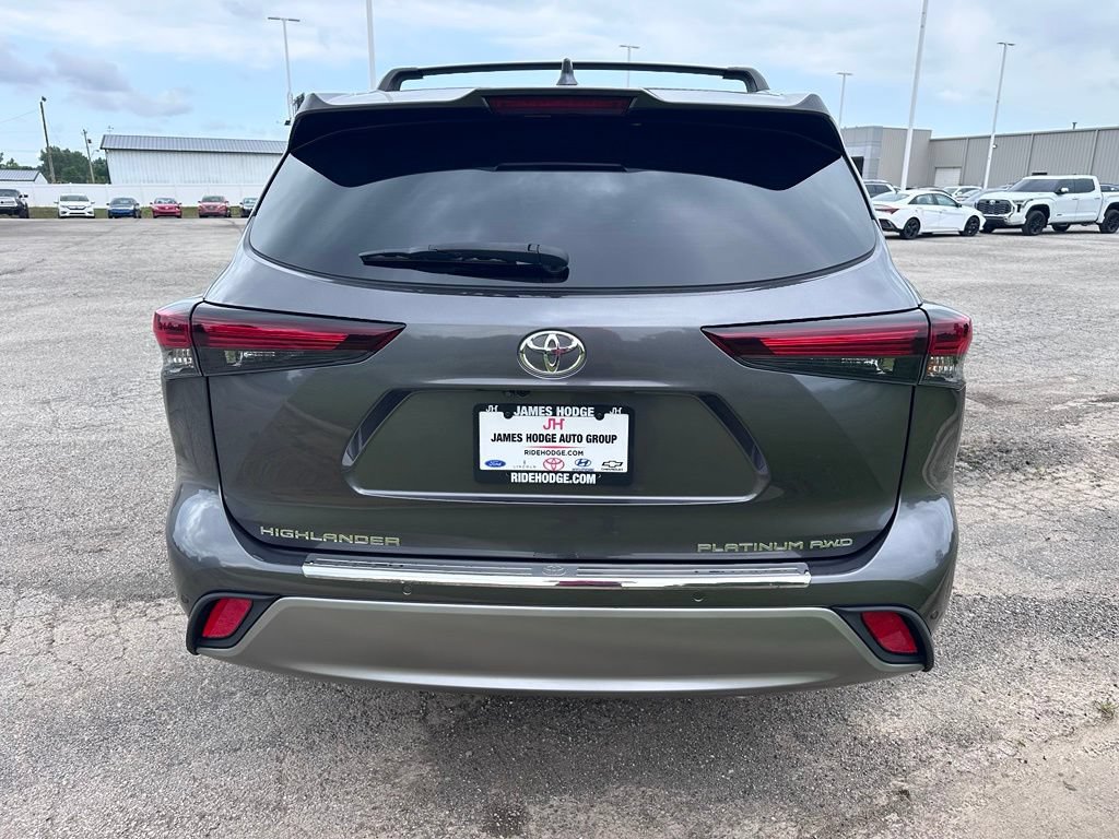 Certified 2024 Toyota Highlander Platinum AWD/4WD image 8