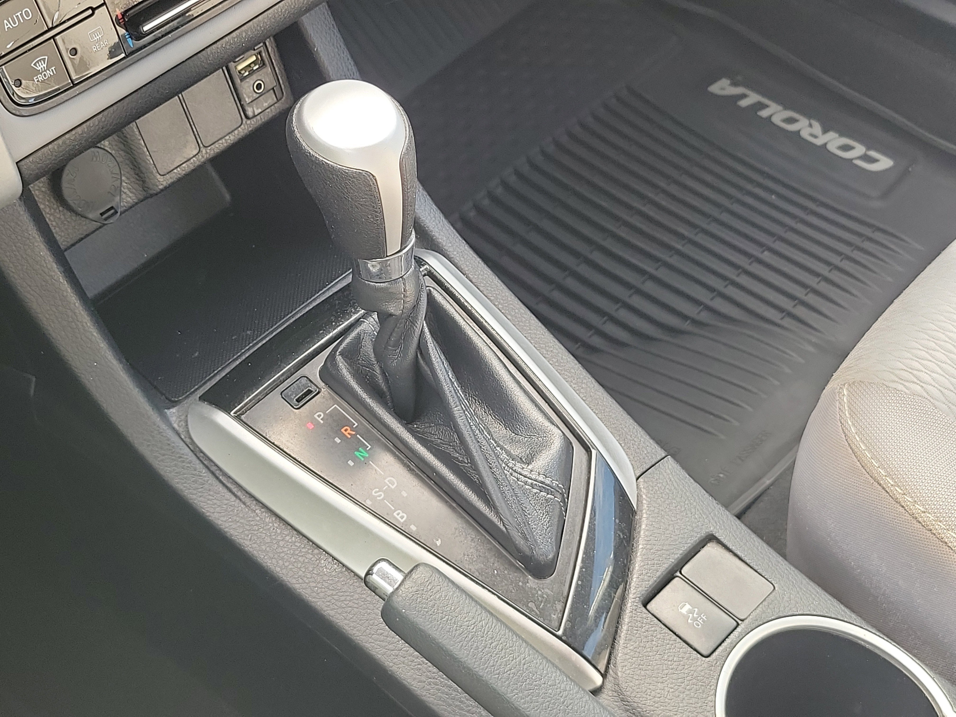 Used 2018 Toyota Corolla LE image 28