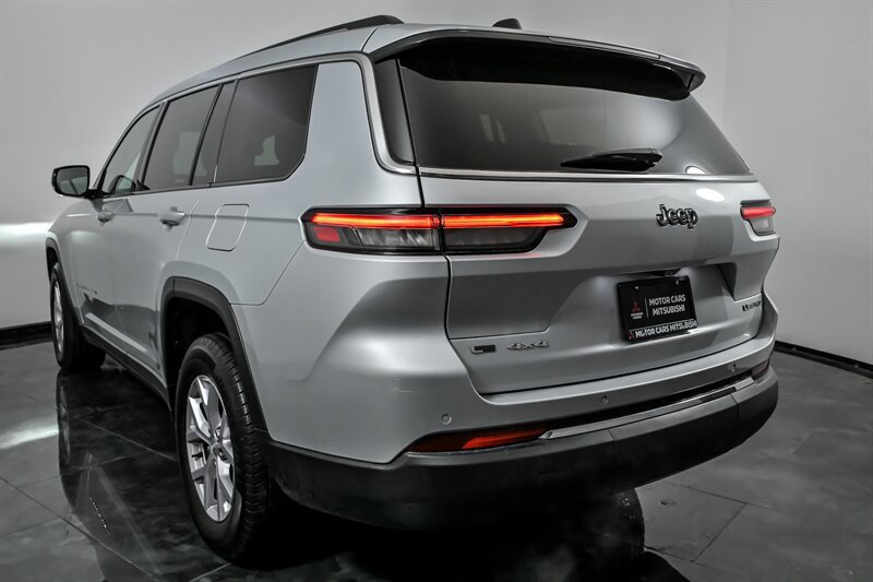 Used 2022 Jeep Grand Cherokee L Limited AWD/4WD image 8