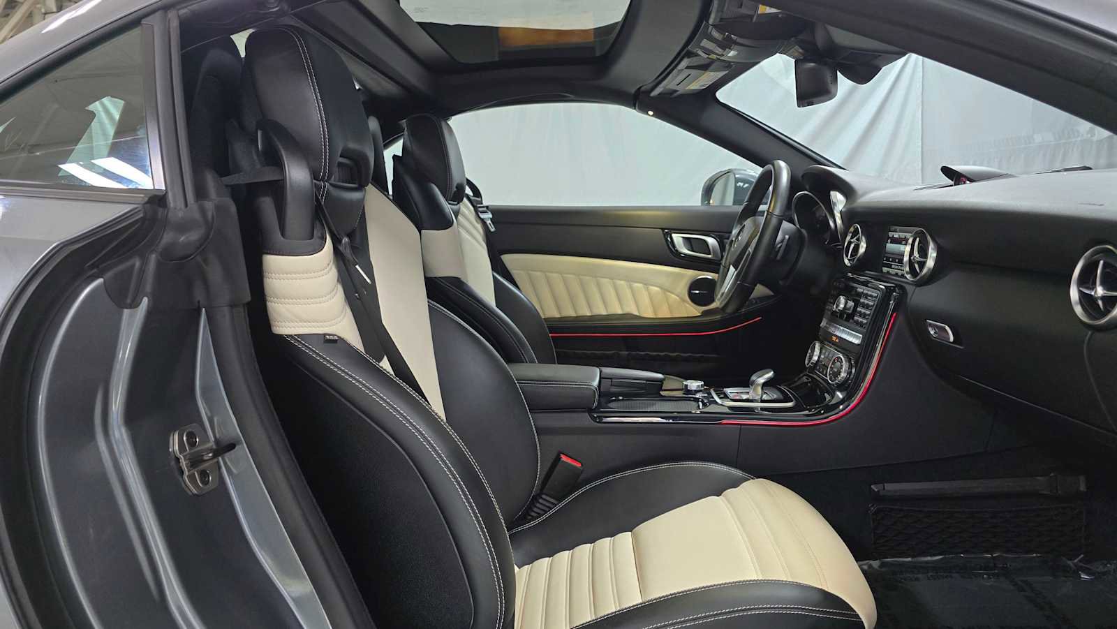 Used 2016 Mercedes-Benz SLK 300 image 12