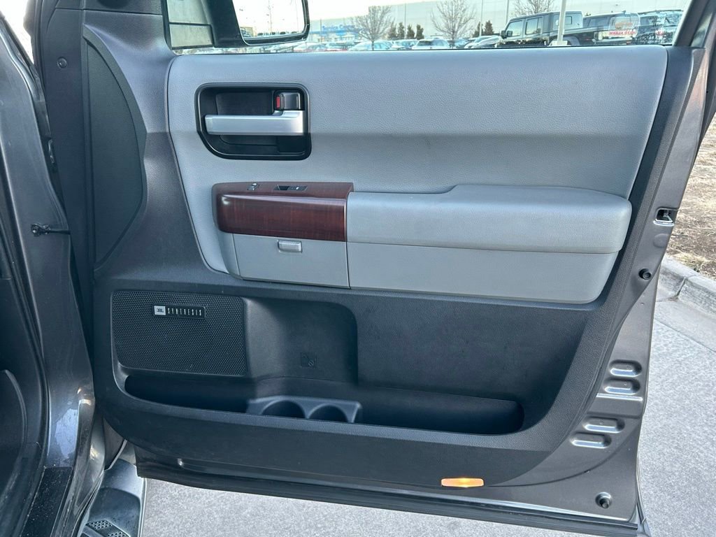 Used 2015 Toyota Sequoia Platinum image 30