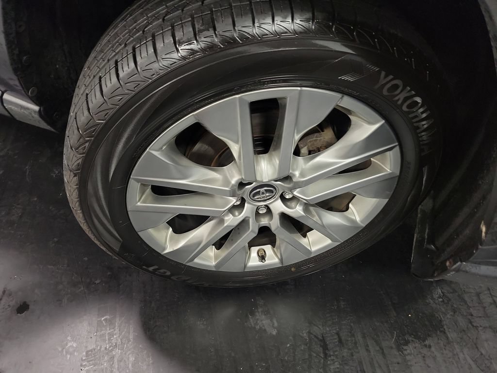 Used 2019 Toyota RAV4 Limited FWD image 10