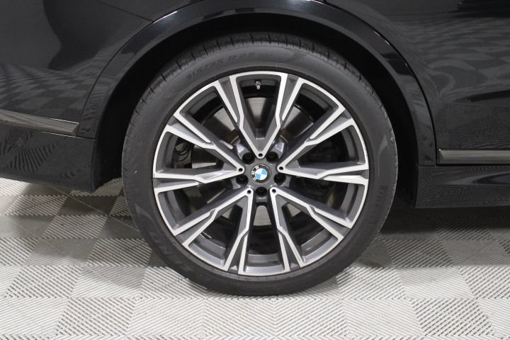 Used 2021 BMW X7 M50i w/ Dynamic Handling Package AWD/4WD image 47