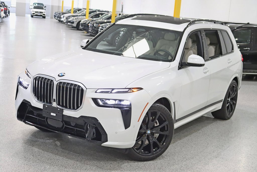 Used 2025 BMW X7 xDrive40i w/ M Sport Package image 6