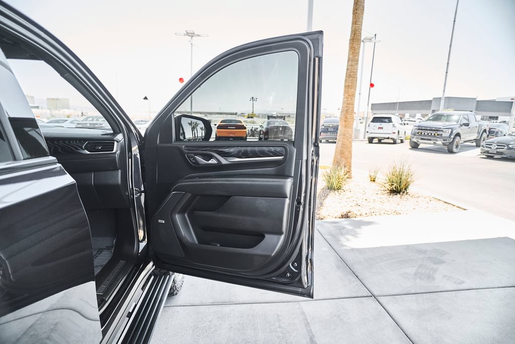 Used 2023 GMC Yukon Denali w/ Max Trailering Package AWD/4WD image 11