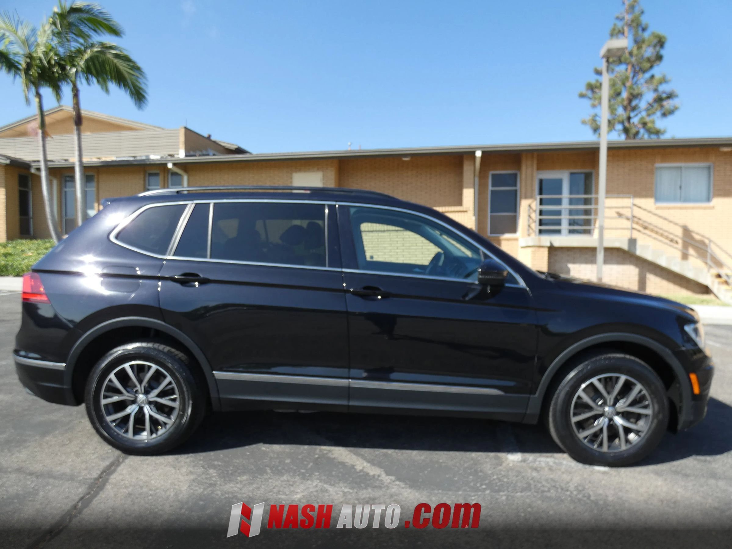 Used 2018 Volkswagen Tiguan SE w/ Panoramic Sunroof Package AWD/4WD image 7