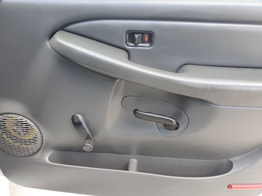 Used 2004 Chevrolet Silverado 1500 W/T RWD image 22
