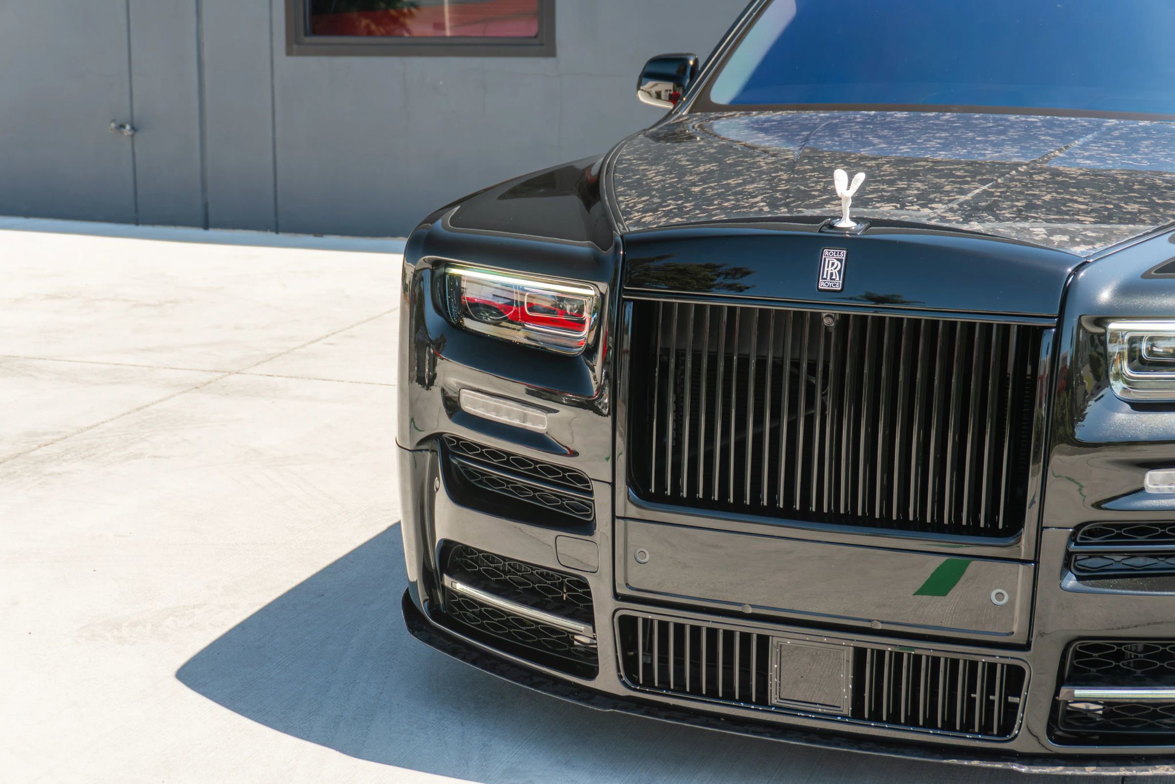Used 2024 Rolls-Royce Phantom Sedan w/ The Phantom Package RWD image 31