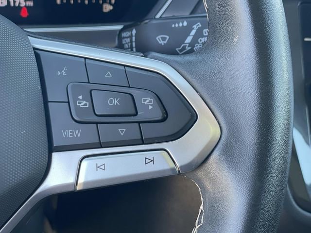 Used 2022 Volkswagen Tiguan SE w/ Panoramic Sunroof Package image 9