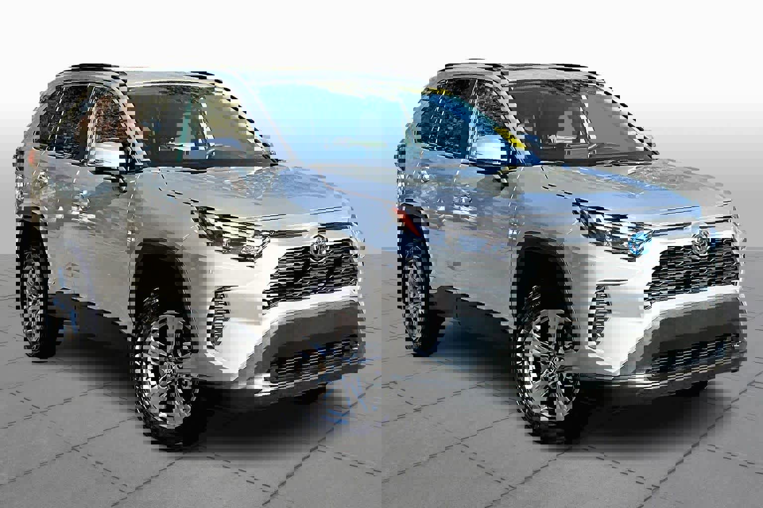 Used 2024 Toyota RAV4 XLE image 2