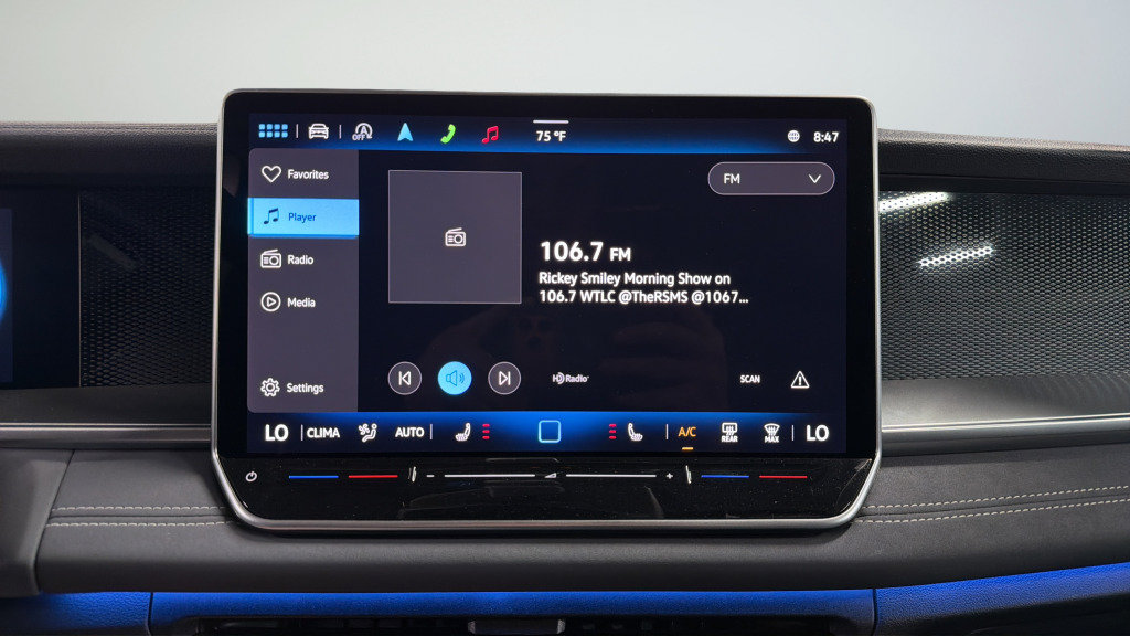 Certified 2025 Volkswagen Tiguan SE FWD image 24