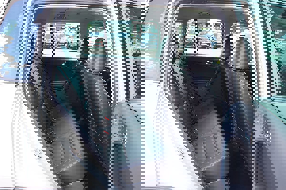 Used 2013 Volkswagen Tiguan SE image 28