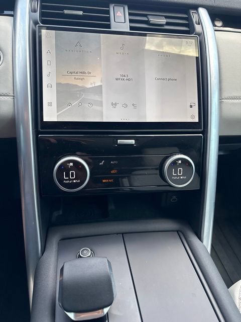 Certified 2025 Land Rover Discovery S AWD/4WD image 8