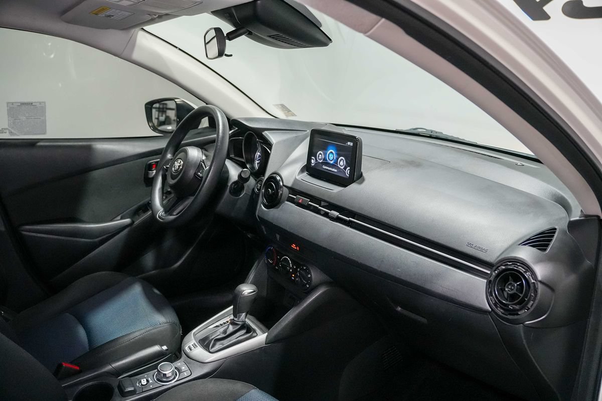 Used 2019 Toyota Yaris L FWD image 23