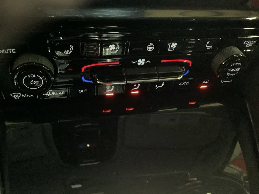 Certified 2023 Jeep Grand Cherokee Limited w/ Luxury Tech Group II AWD/4WD image 34