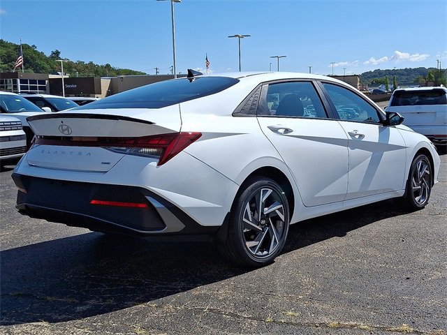 New 2025 Hyundai Elantra SEL image 4
