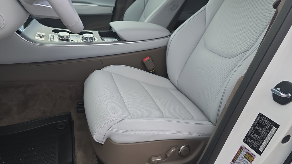 New 2026 Genesis GV70 2.5T Advanced AWD/4WD image 13