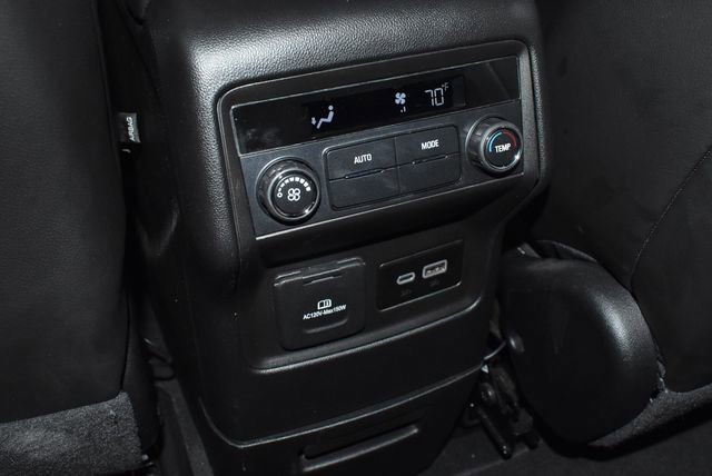 Used 2023 GMC Acadia SLT image 32