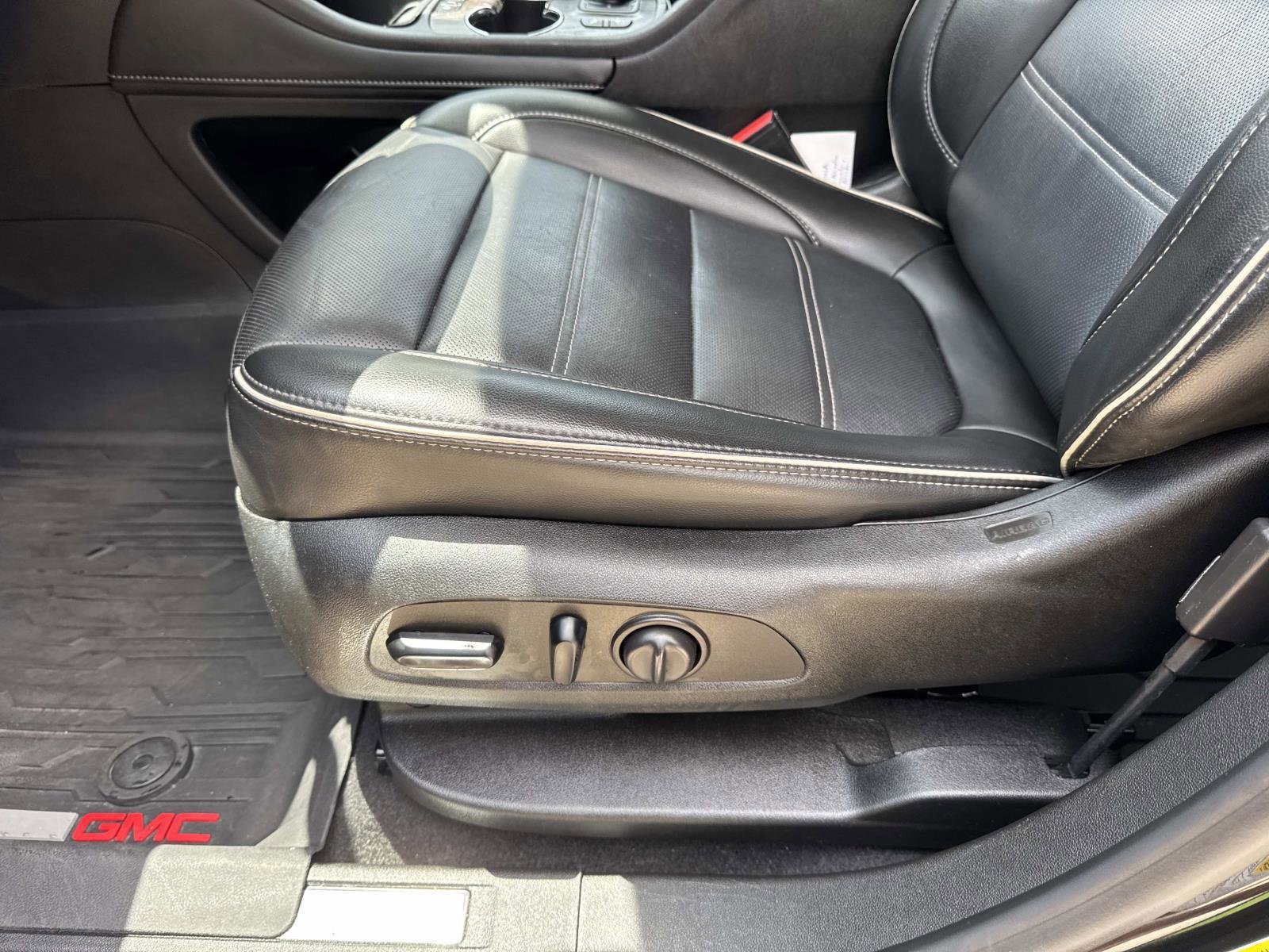 Used 2022 GMC Acadia Denali w/ LPO, Floor Liner Package FWD image 16