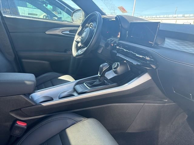 Used 2025 Alfa Romeo Tonale w/ Premium Package image 9