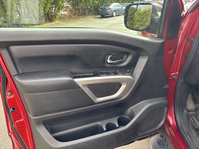 Used 2017 Nissan Titan SV image 19