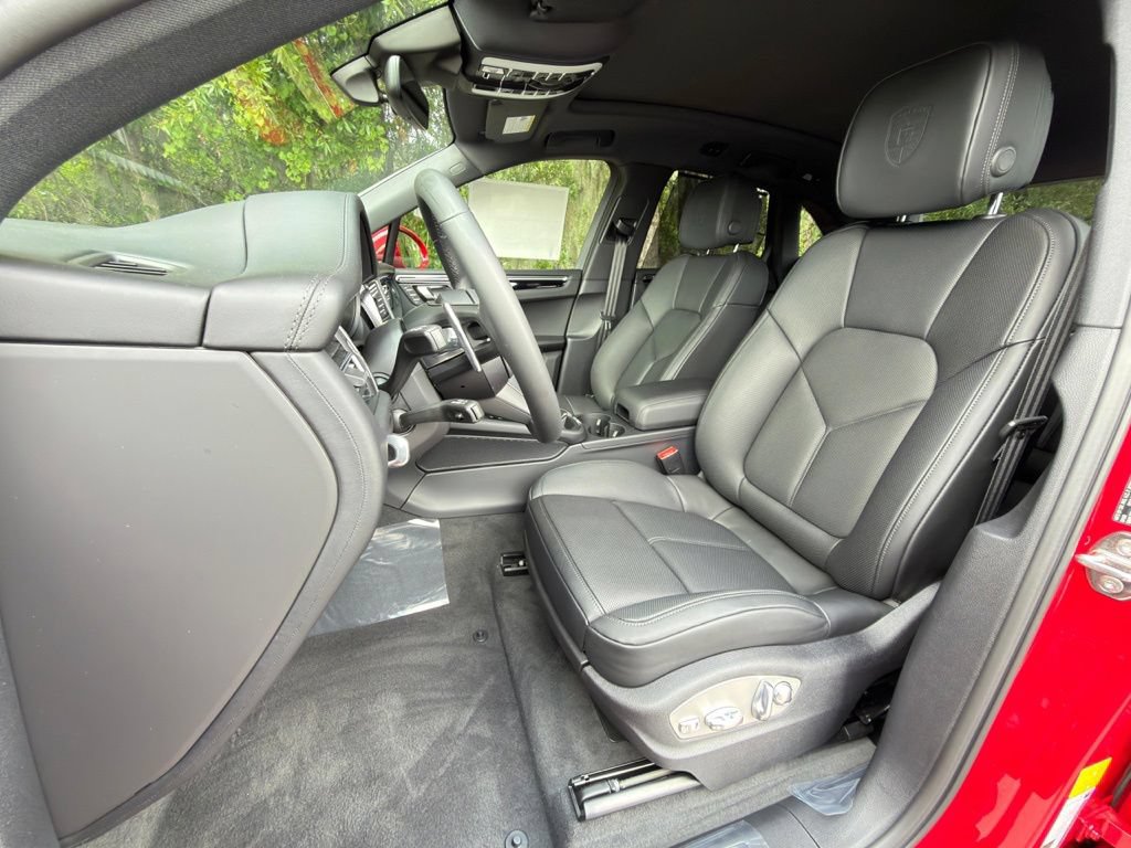 New 2026 Porsche Macan AWD/4WD image 5