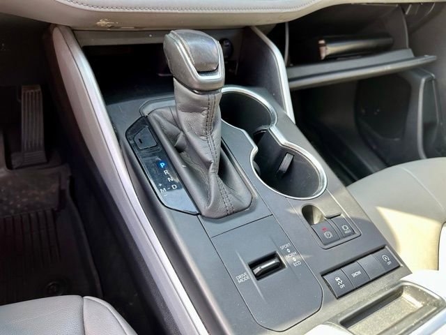 Used 2020 Toyota Highlander XLE image 30