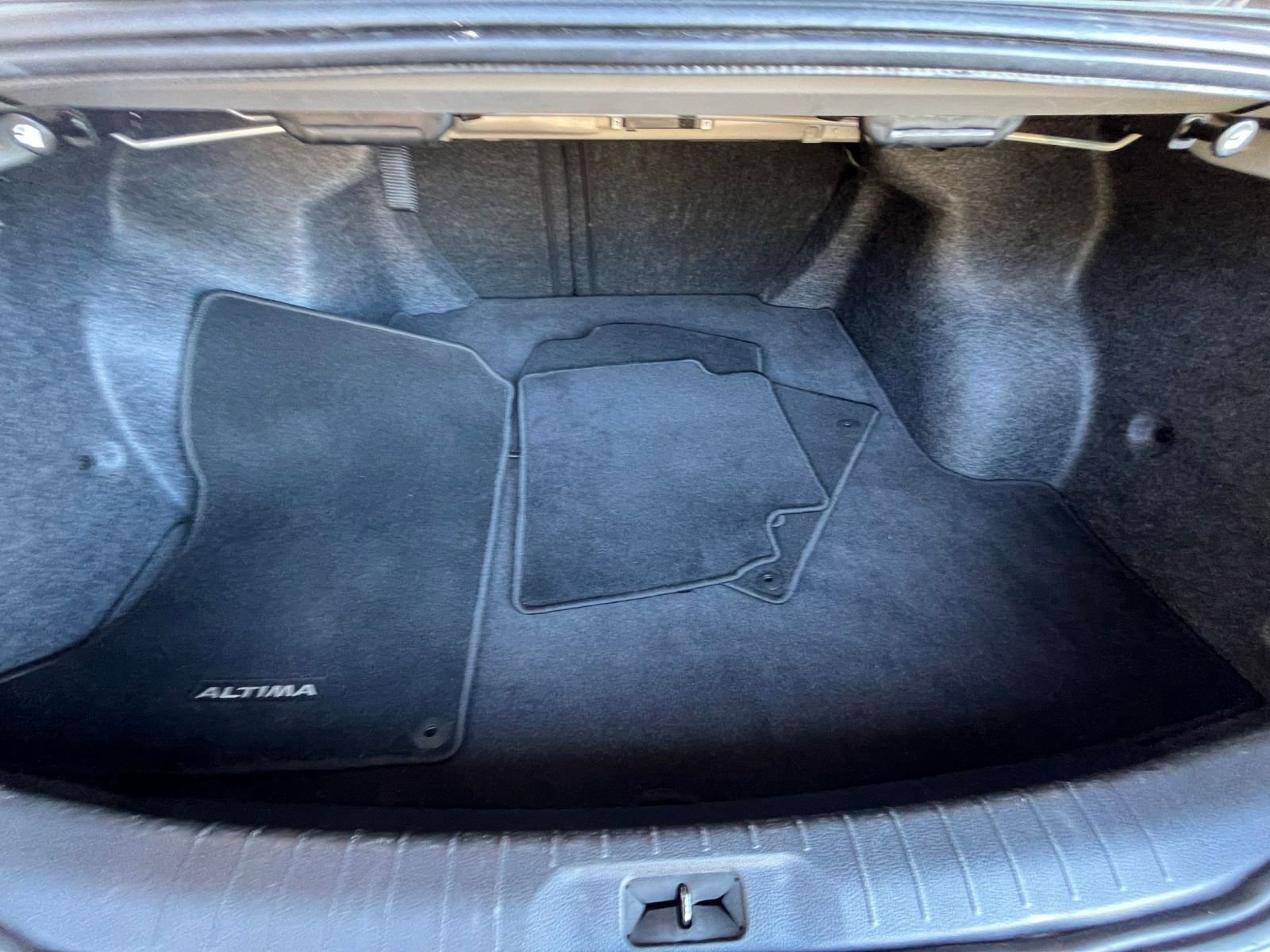 Used 2024 Nissan Altima 2.5 SV image 31