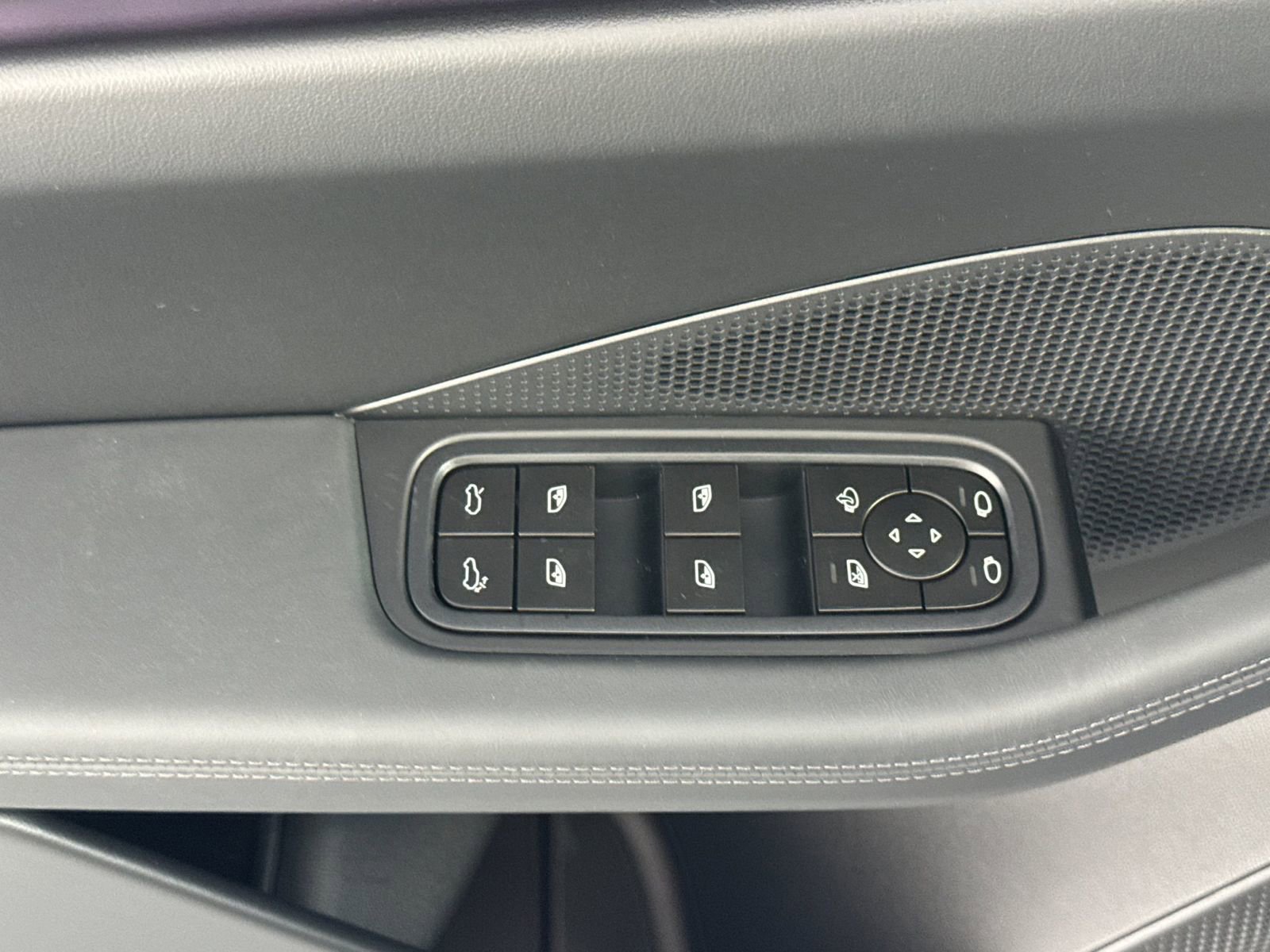 New 2026 Porsche Macan 4 Electric image 13