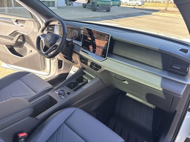 New 2026 Volkswagen Tiguan SE R-Line FWD image 30