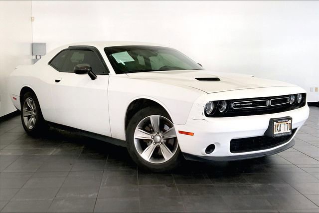 Used 2019 Dodge Challenger SXT image 2