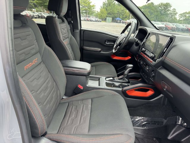 Used 2025 Nissan Frontier PRO-4X AWD/4WD image 13