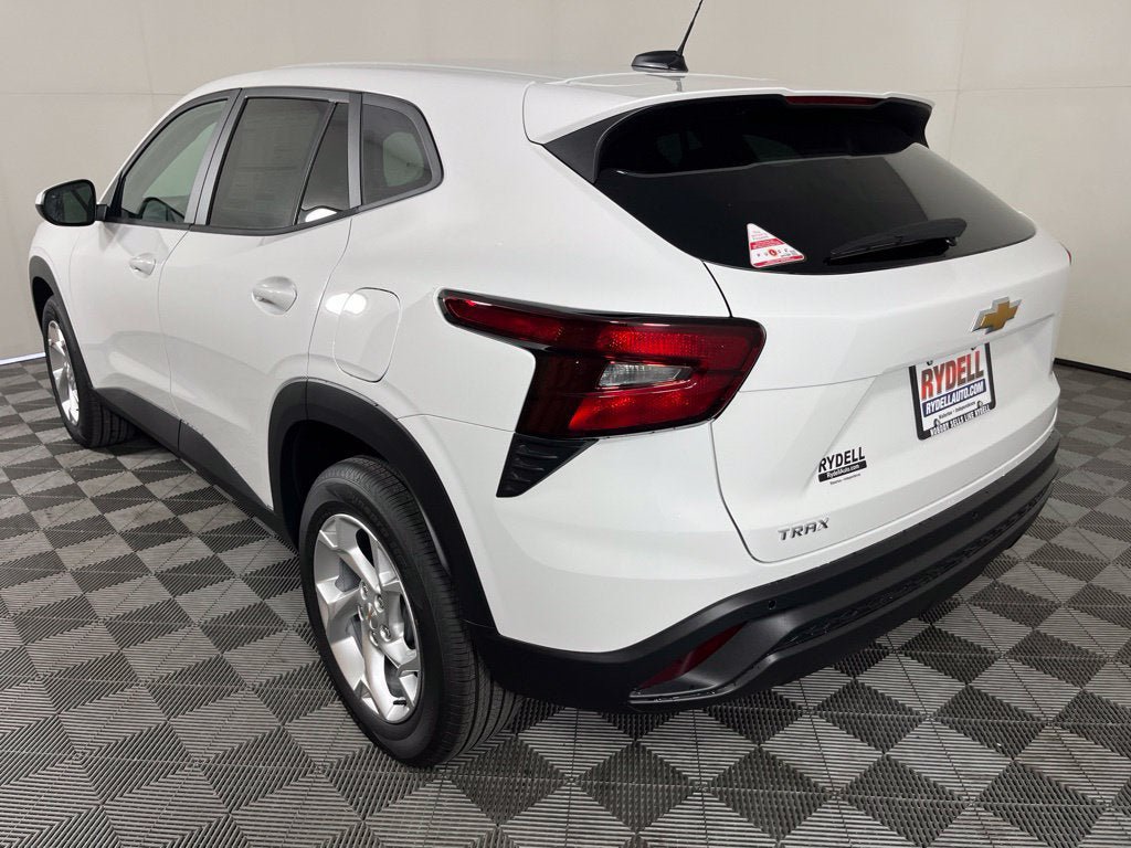 New 2026 Chevrolet Trax LS w/ LS Convenience Package FWD image 8