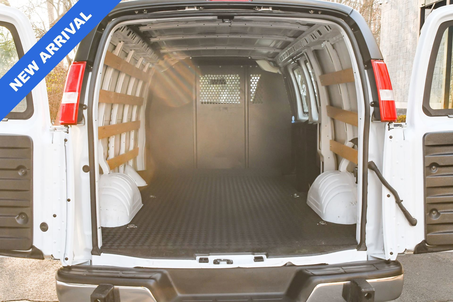 Used 2024 Chevrolet Express 2500 w/ Driver Convenience Package image 7