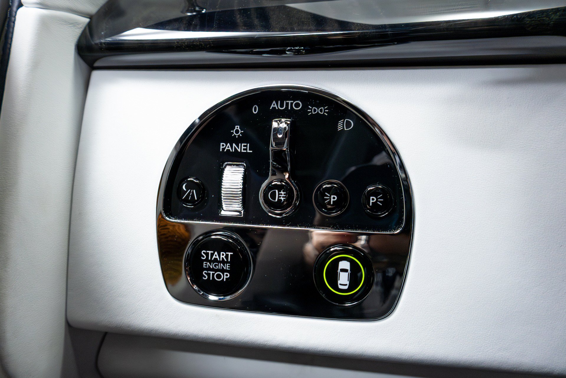 Used 2021 Rolls-Royce Phantom Sedan RWD image 79