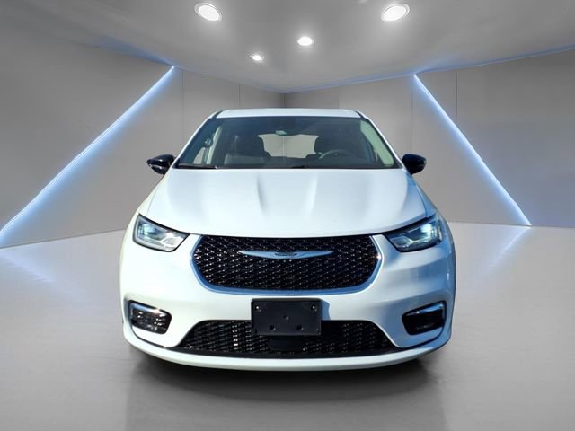 Used 2024 Chrysler Pacifica Touring-L image 9