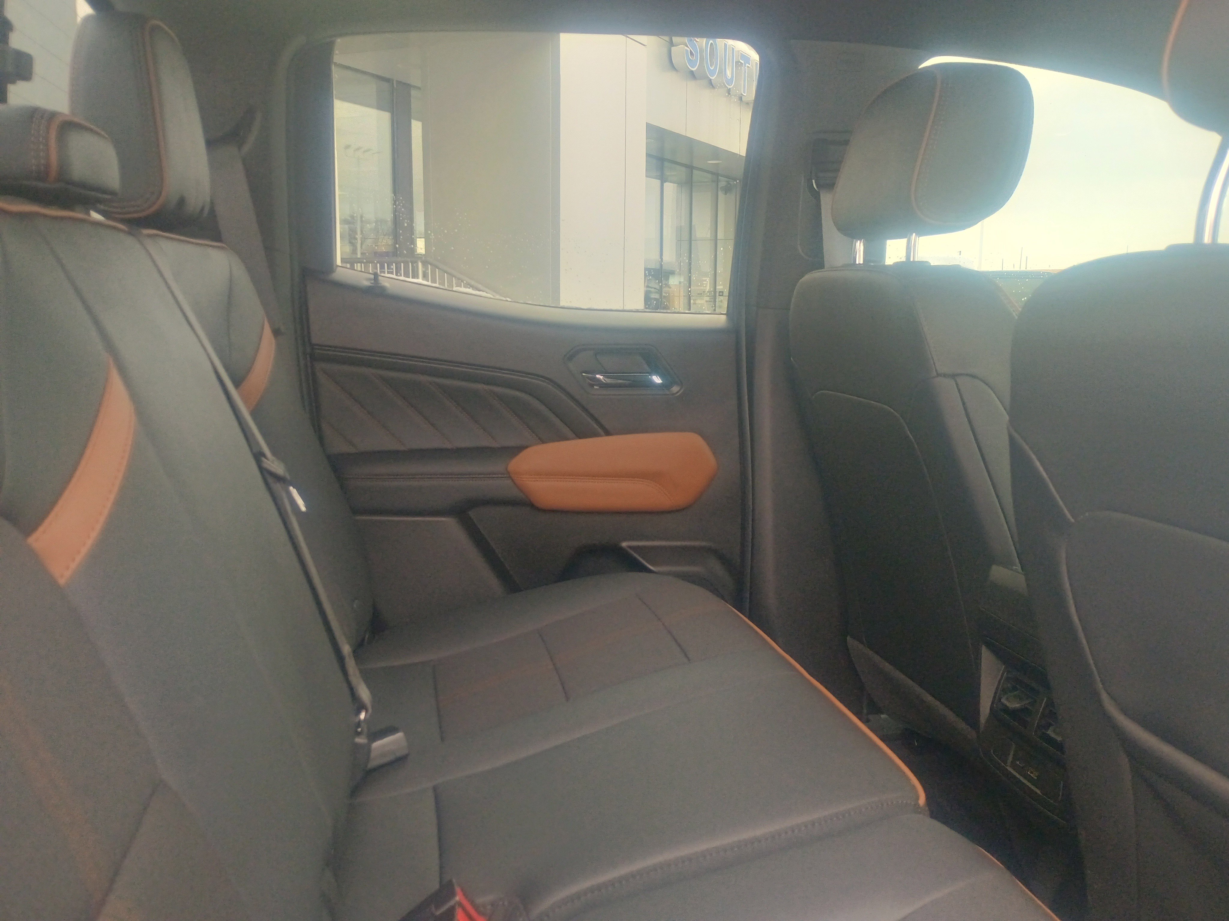 Used 2024 GMC Canyon AT4 w/ Technology Package image 13