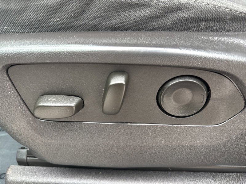 Used 2024 Chevrolet Silverado 2500 Custom w/ Custom Value Package image 21