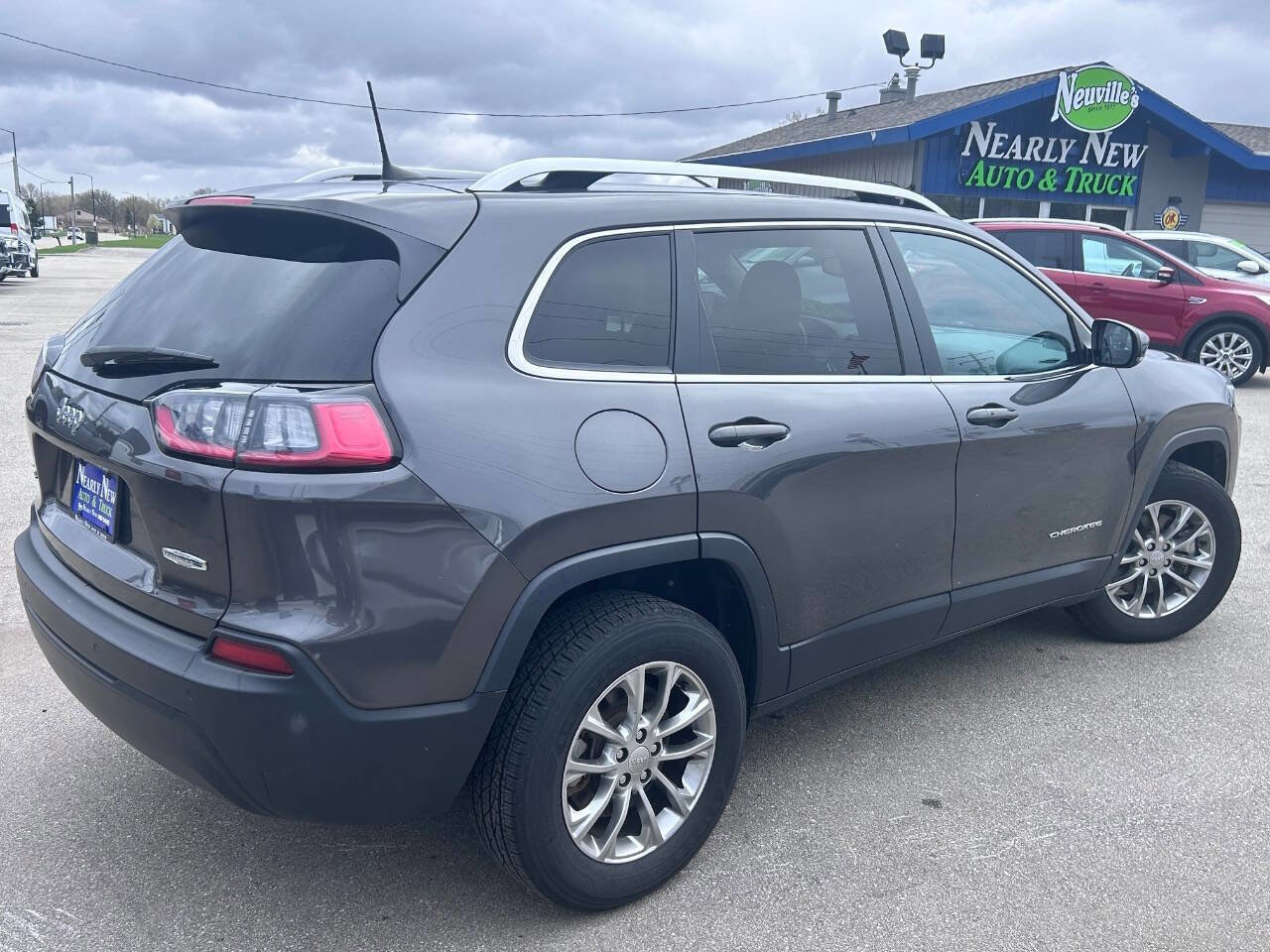Used 2021 Jeep Cherokee Latitude Plus AWD/4WD image 25