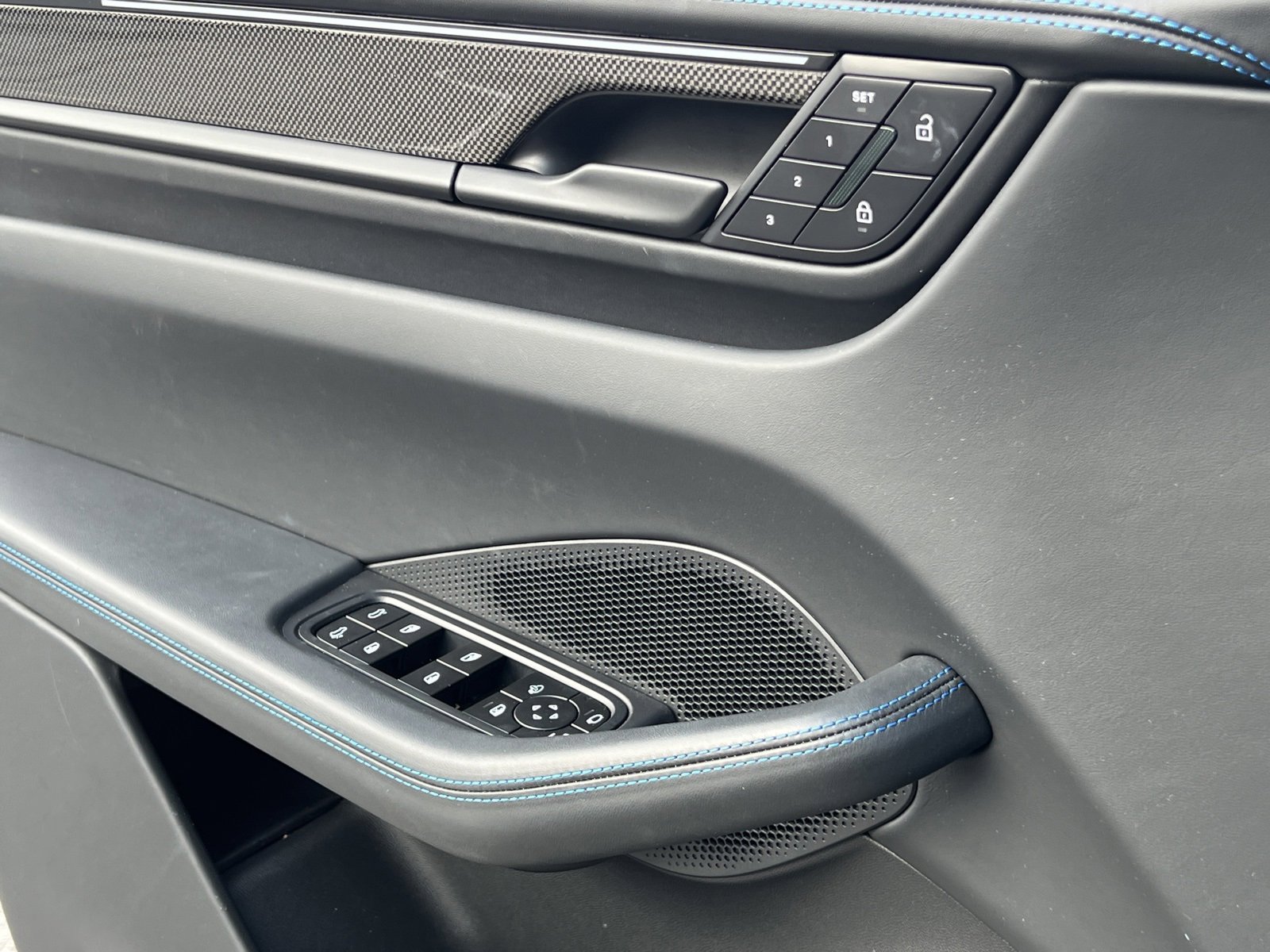 Certified 2025 Porsche Macan Turbo Electric image 30