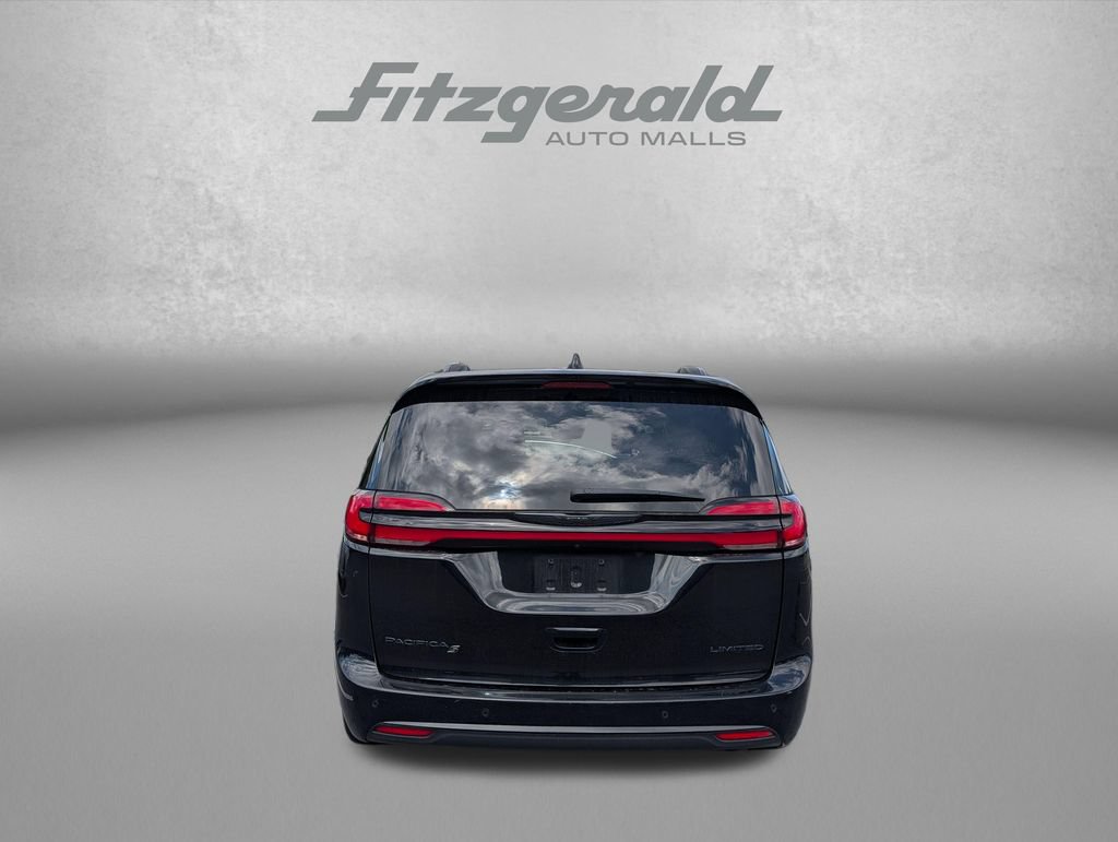 Used 2025 Chrysler Pacifica Limited FWD image 5
