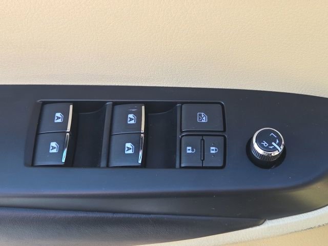 Used 2018 Toyota Highlander Limited FWD image 26