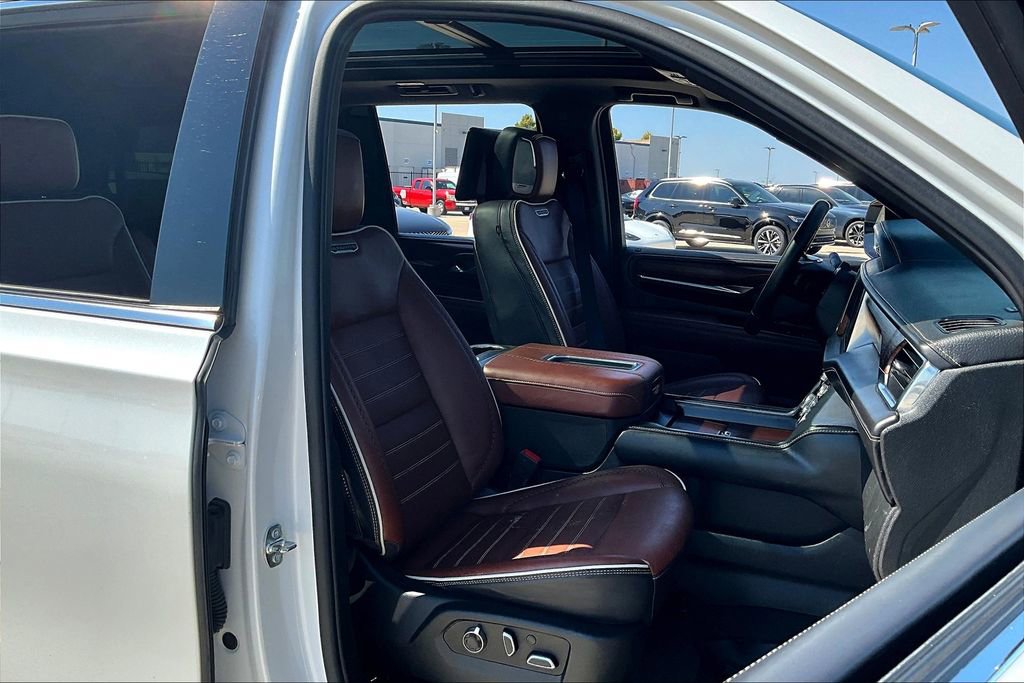 Used 2023 GMC Yukon Denali Ultimate image 10